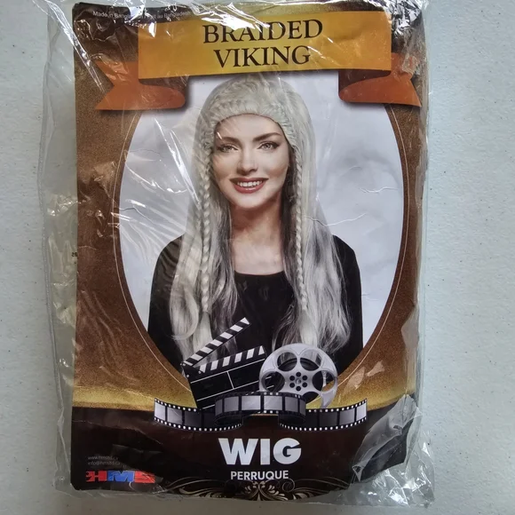 Silver Wavy Hair Wig for a Modern Look - Picture 2 of 4